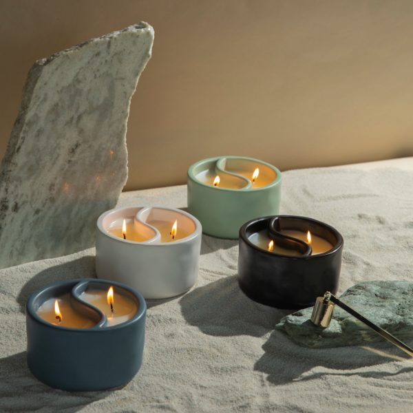 PALO SANTO / CADE Большая свеча в керамической баночке Инь Янь с двумя ...